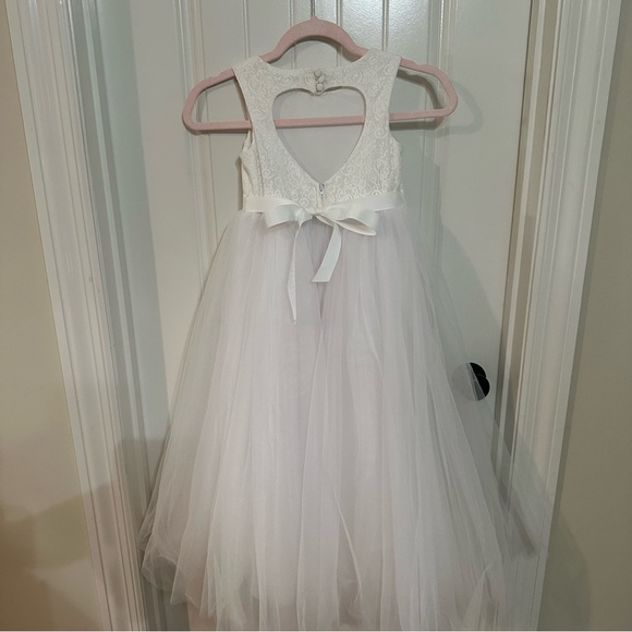 Ball Gown / Flower Girl Dress- size 6 - David’s Bridal!! - Picture 1 of 13
